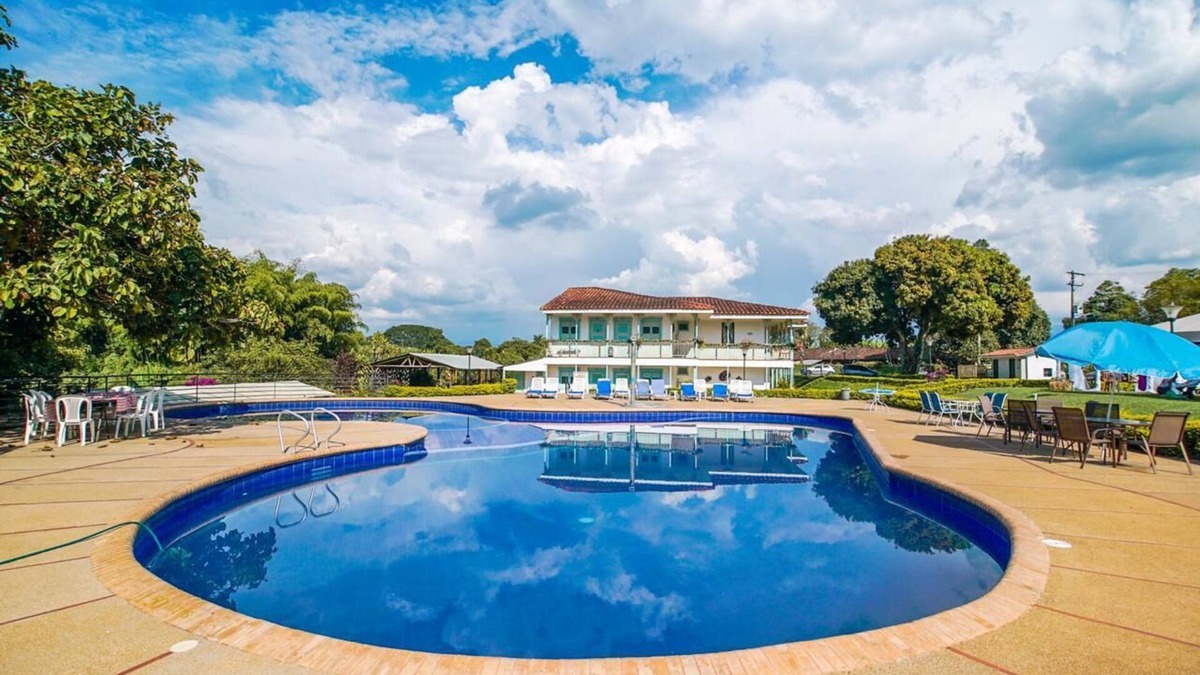 Montenegro Hotel | Amazing location/2 min from Coffe National Park/Outdoor Pool/Free WiFi & Parkgn