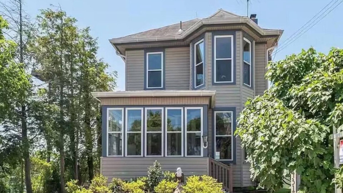 Hyattsville House | Amazing Location, 2700 sqft, 5-bedroom, Family-friendly, 1 Mile from DC