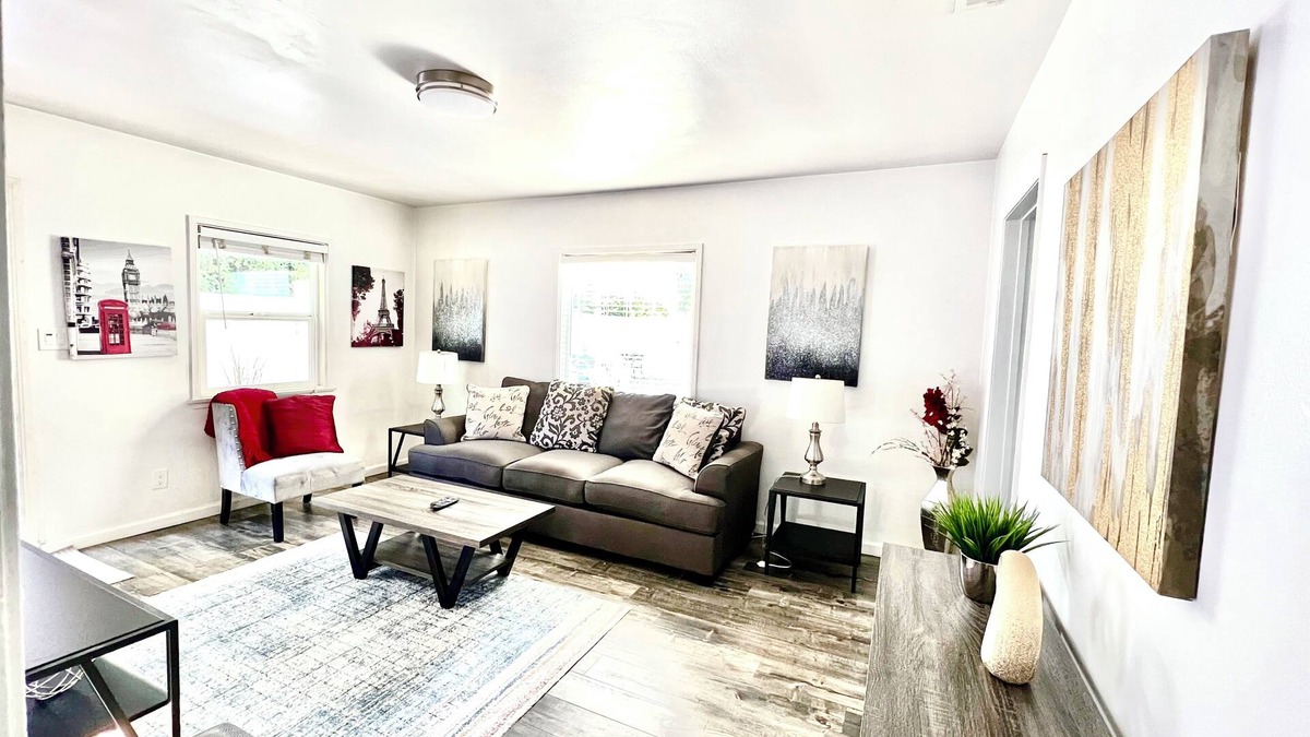 Sherman Oaks Apartment | Amazing Location Centrally Located One Bedroom