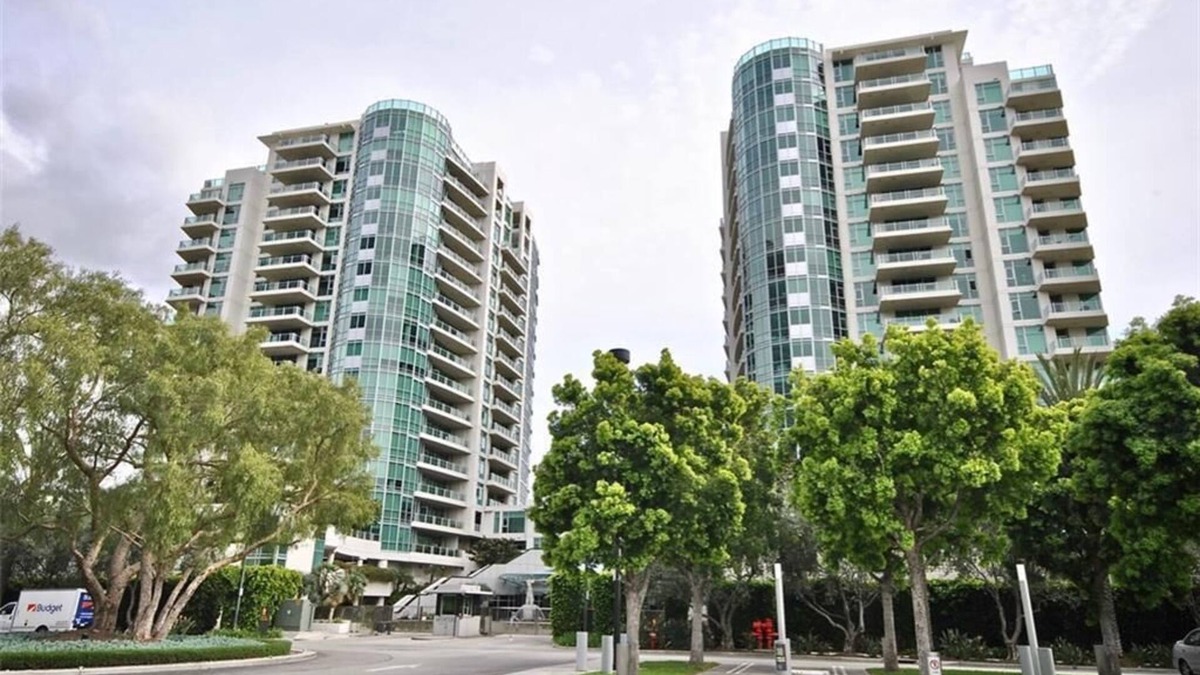 Irvine Business Complex House | Amazing Location in Heart of Irvine