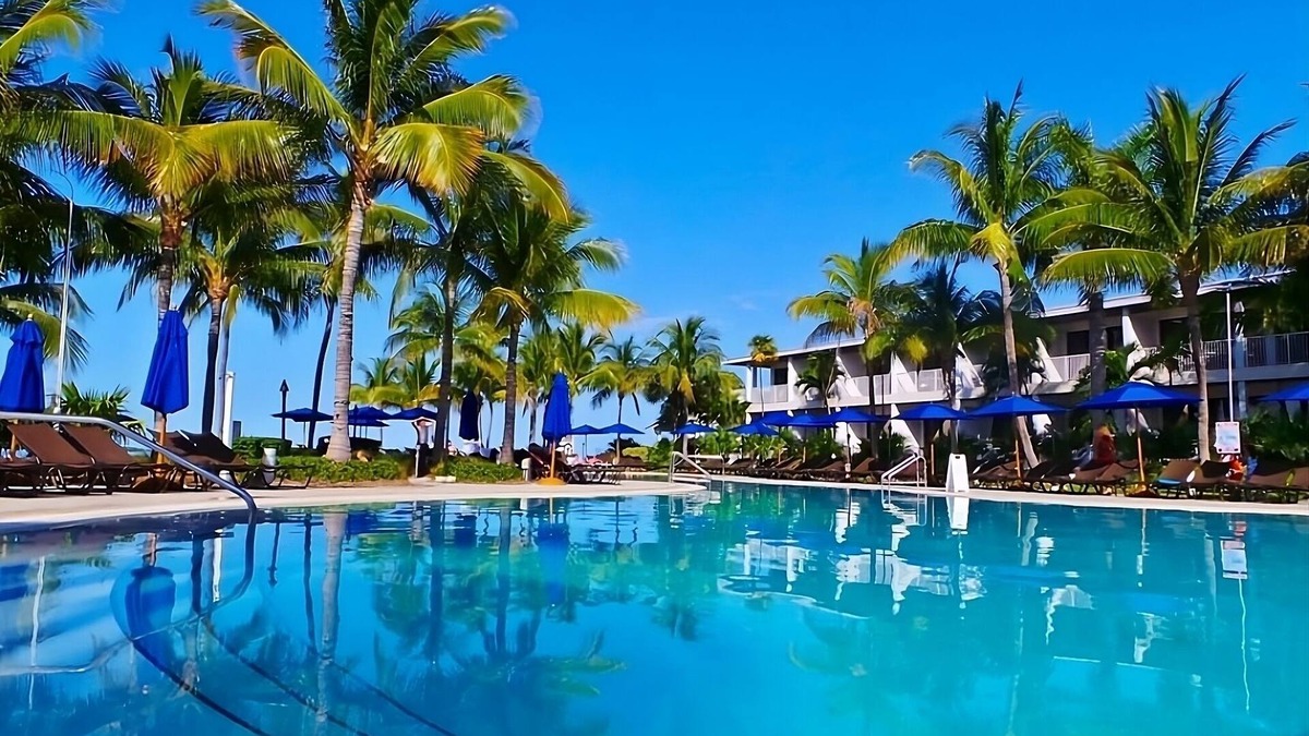 Marathon Hotel | Amazing Location in the Middle of Florida Keys! Full Kitchen! Onsite Pool!