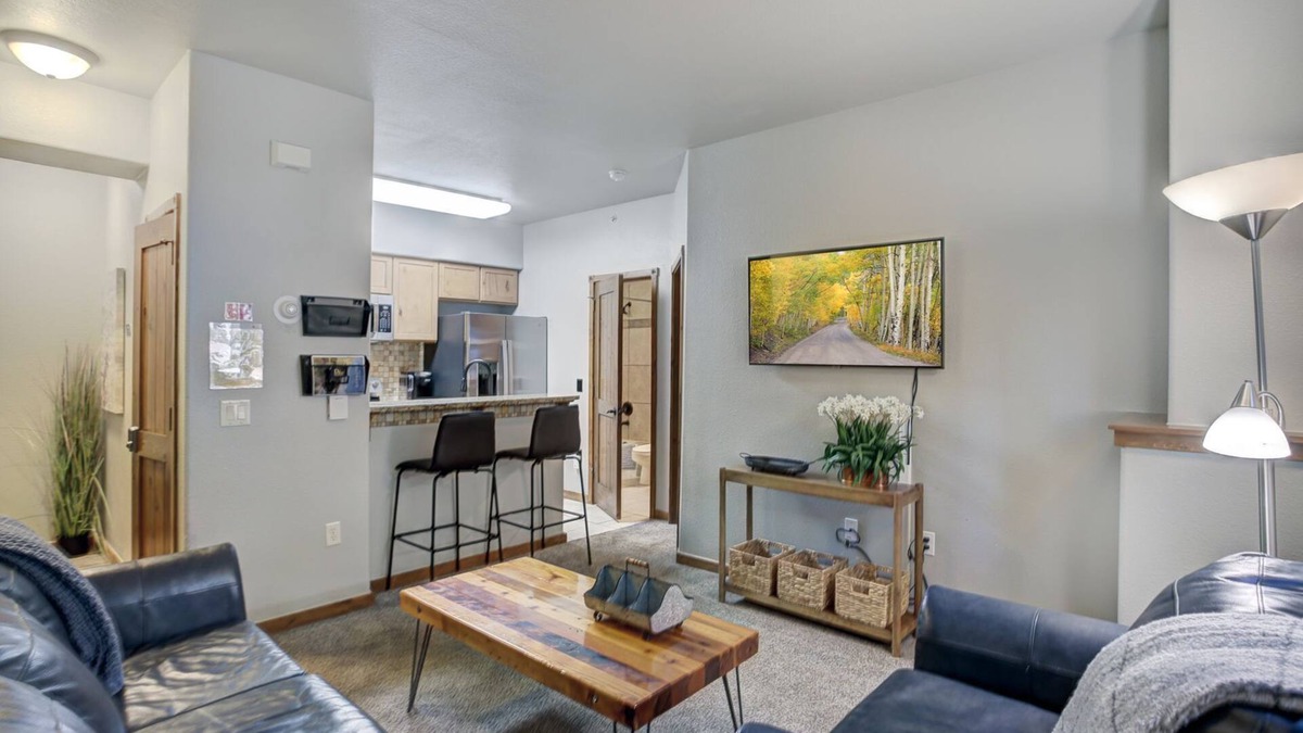 Four O'Clock Condo | Amazing Location. Mountain Paradise. Walking minutes to Everything!