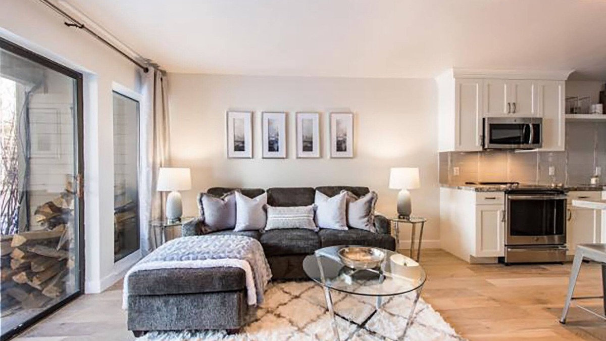North Park City Condo | Amazing Location! Walk to ski lifts, stores, Main st, no parking or resort fees!