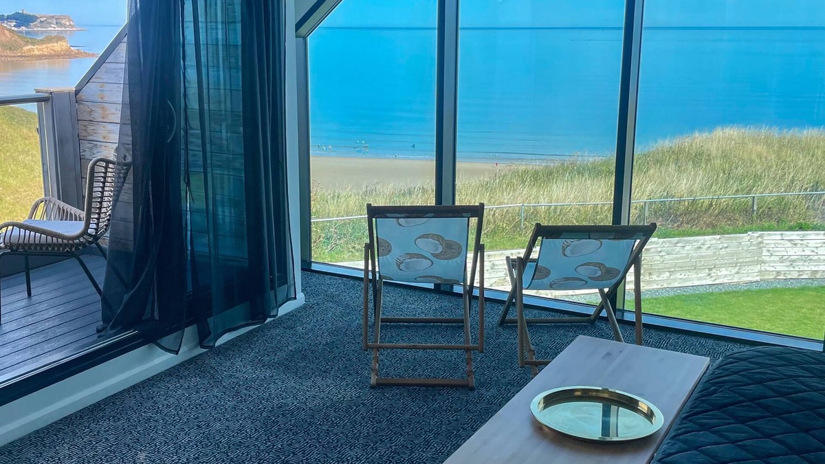Cayton Bay Villa | Amazing Luxury Sea Front Villa With Hottub