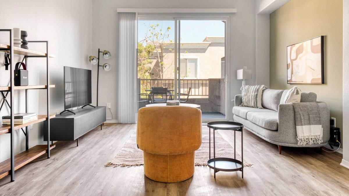 Mar Vista Apartment | Amazing Mar Vista 2BR w/ W/D, nr Venice Beach, by Blueground