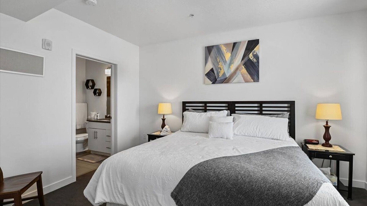 Salt Lake City Condo | Amazing modern 1 bedroom with pool/hot tub