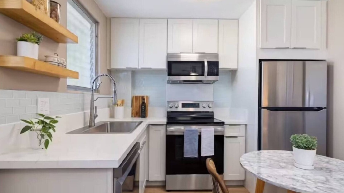 McCully - Moiliili Apartment | Amazing & Modern Honolulu Haven, Renovated w/AC