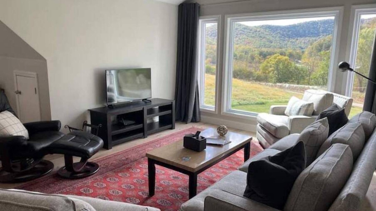 Mills River House | Amazing Mountain View- Quiet Countryside Near Hikes, Biking Trails & Breweries!