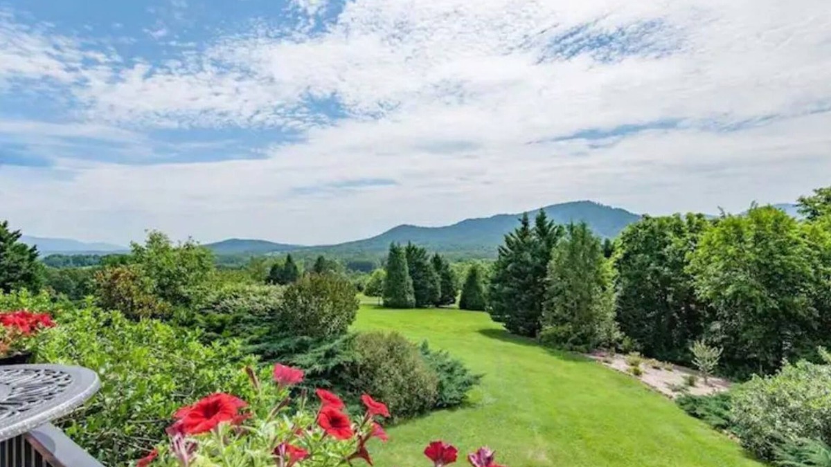 Afton House | Amazing Mountain Views, Hot Tub and Close to Wineries and Breweries
