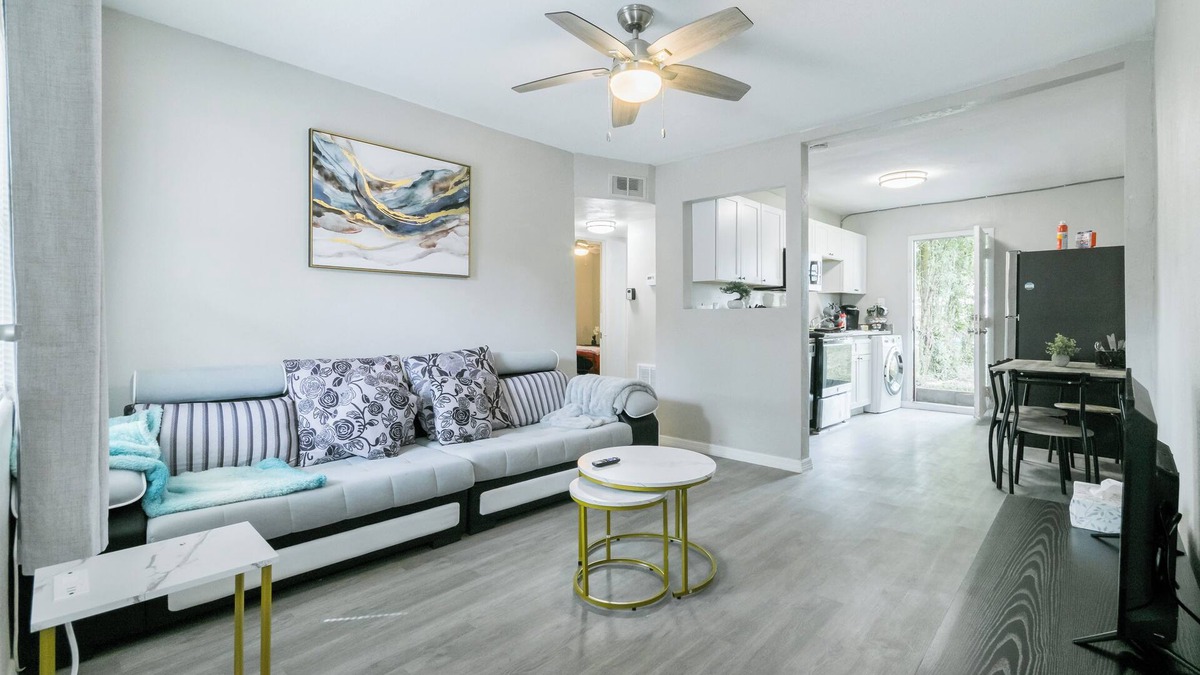 Riverview House | Amazing “NEW” Cottage. Minutes To Airport & Downtown