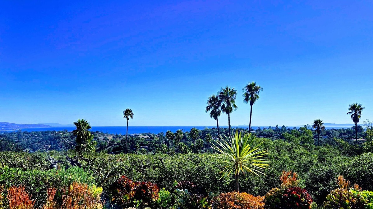 Cielito House | Amazing Ocean/Coastline/Mountain views. Pvt. 1-Bdrm Guest Home w/Patio, Hot Tub