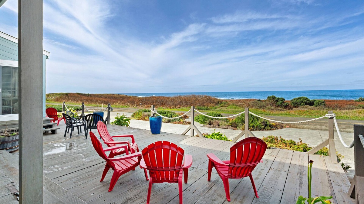Fort Bragg House | Amazing oceanfront home & guesthouse w/hot tub, beach access & decks - 2 dogs OK