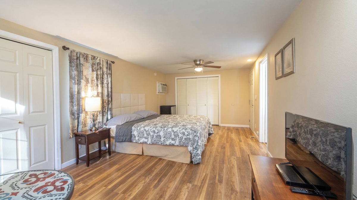 Squaw Valley Apartment | Amazing place! Near Kings/Sequoia/WiFi/Fridge/Coffee/Microwave/Outdoor Seating!