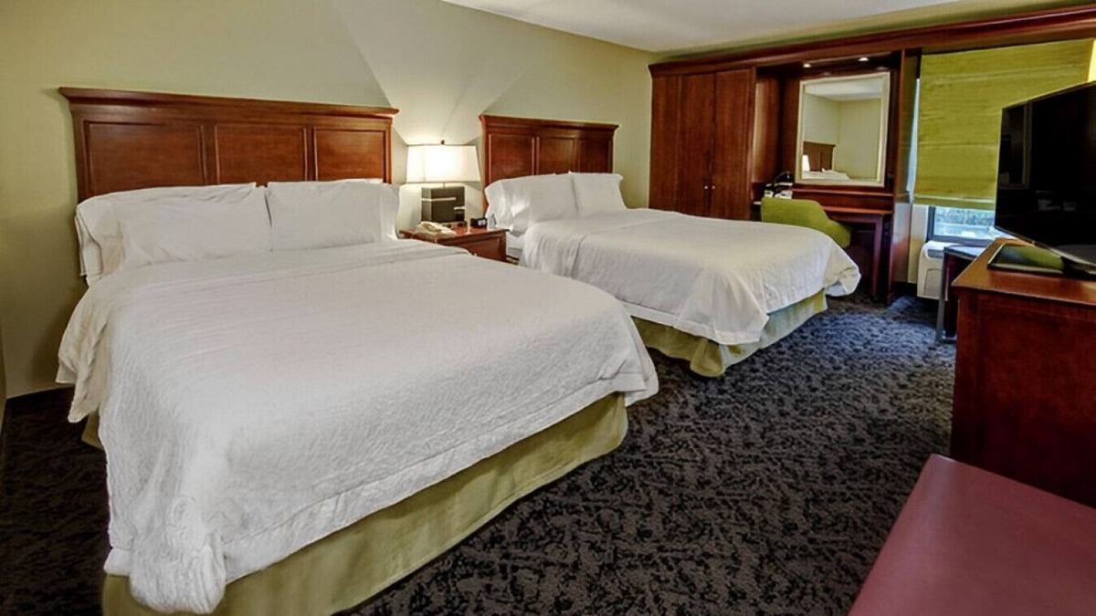 Matthews House | Amazing Queen Rm to Stay w/ Modern Amenities
