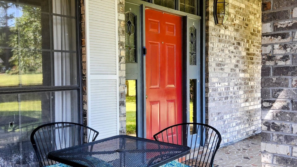 Ruston Apartment | Amazing Queen Suite w/Private Full Bathroom plus we have 3 Add'l rooms available