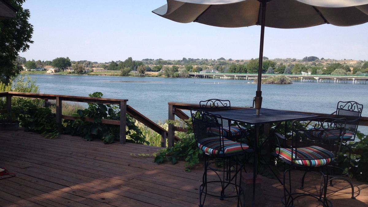 Hagerman House | Amazing relaxing get-away home on the Snake River with river view and boat dock.