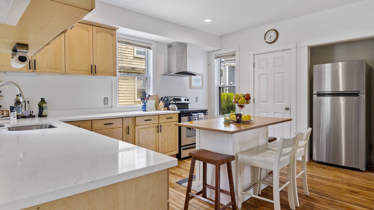 Portsmouth House | Amazing remodeled house that sleeps 11! Walk to downtown Portsmouth and park 8+