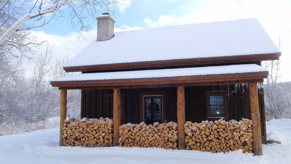 Victor House | Amazing Rental Nestled in the Wildness But Close to Town