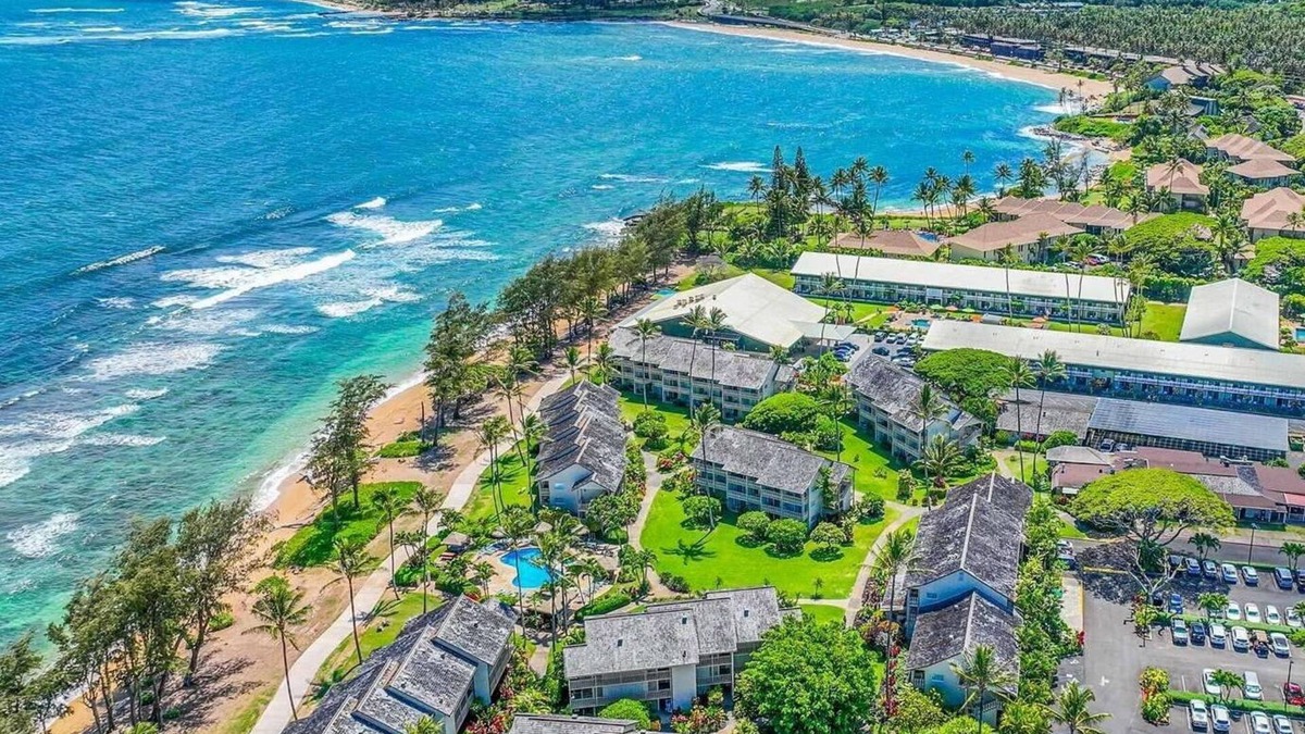 Kapaa Resort | Amazing resort in Kapaa on the beach w/WiFi and AC, perfect for your getaway