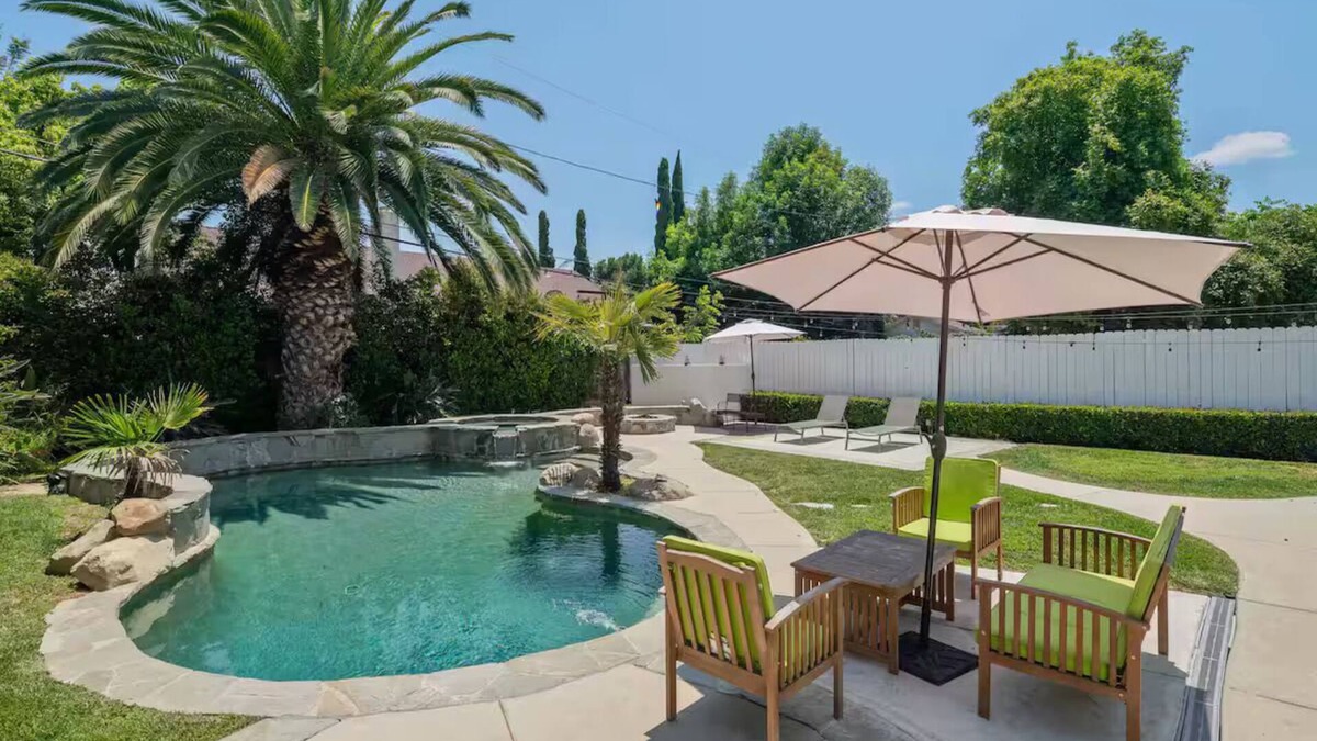 Tarzana House | Amazing retreat with a pool and privacy