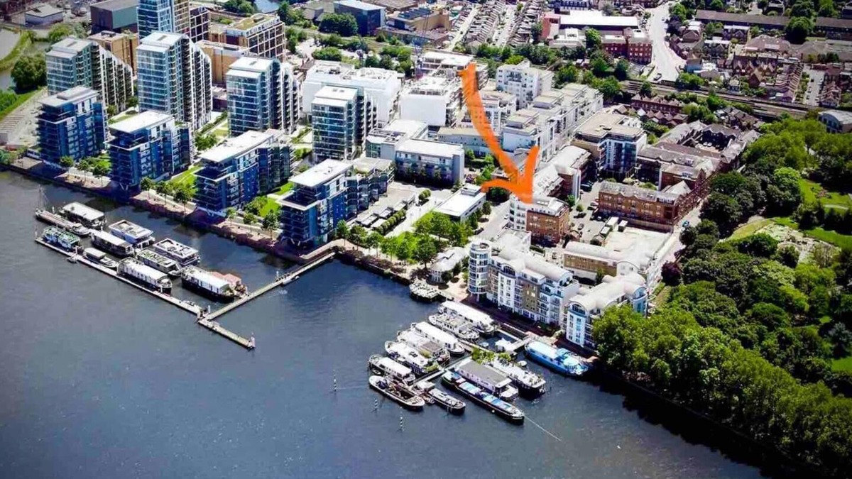 Thamesfield Apartment | Amazing Riverside Boheme HOME in SW London!