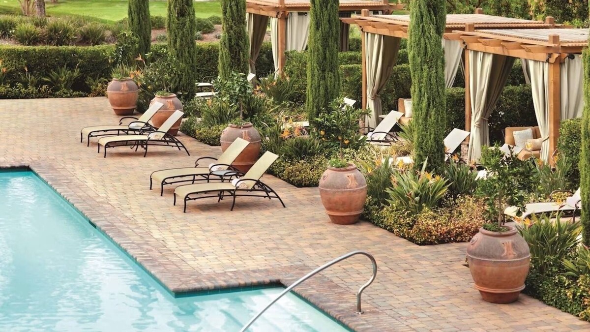Rancho Bernardo Hotel | Amazing San Diego Getaway | Room with Private Patio Ready for Family Stay