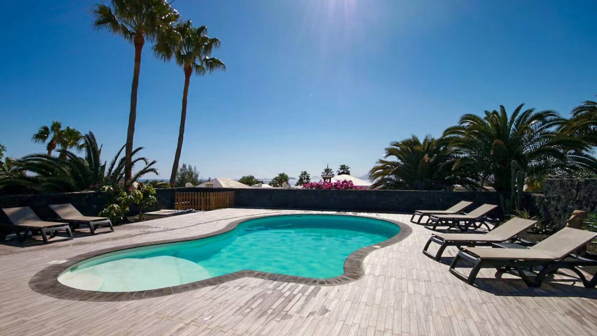 Playa Blanca Villa | Amazing sea and mountain views, heated pool and jacuzzi, airconditionn