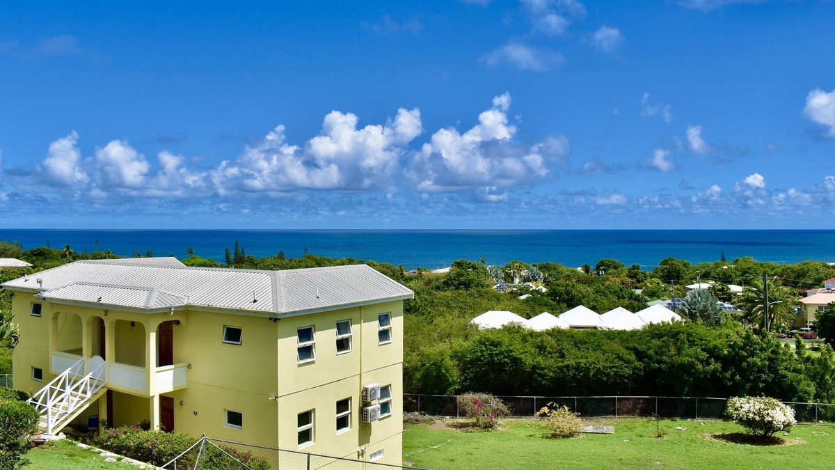 Cedar Grove Apartment | Amazing Sea-View Crosbies