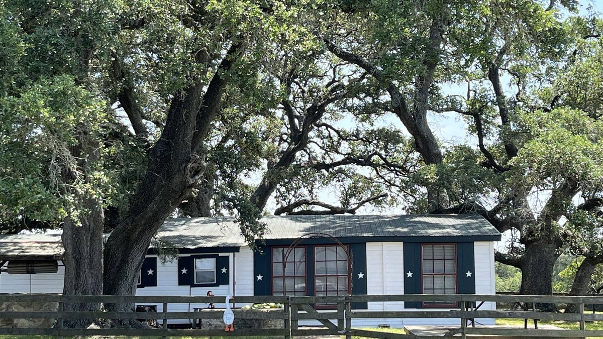 Flatonia Cottage | Amazing Secluded cottage under huge trees, on a working Ranch.