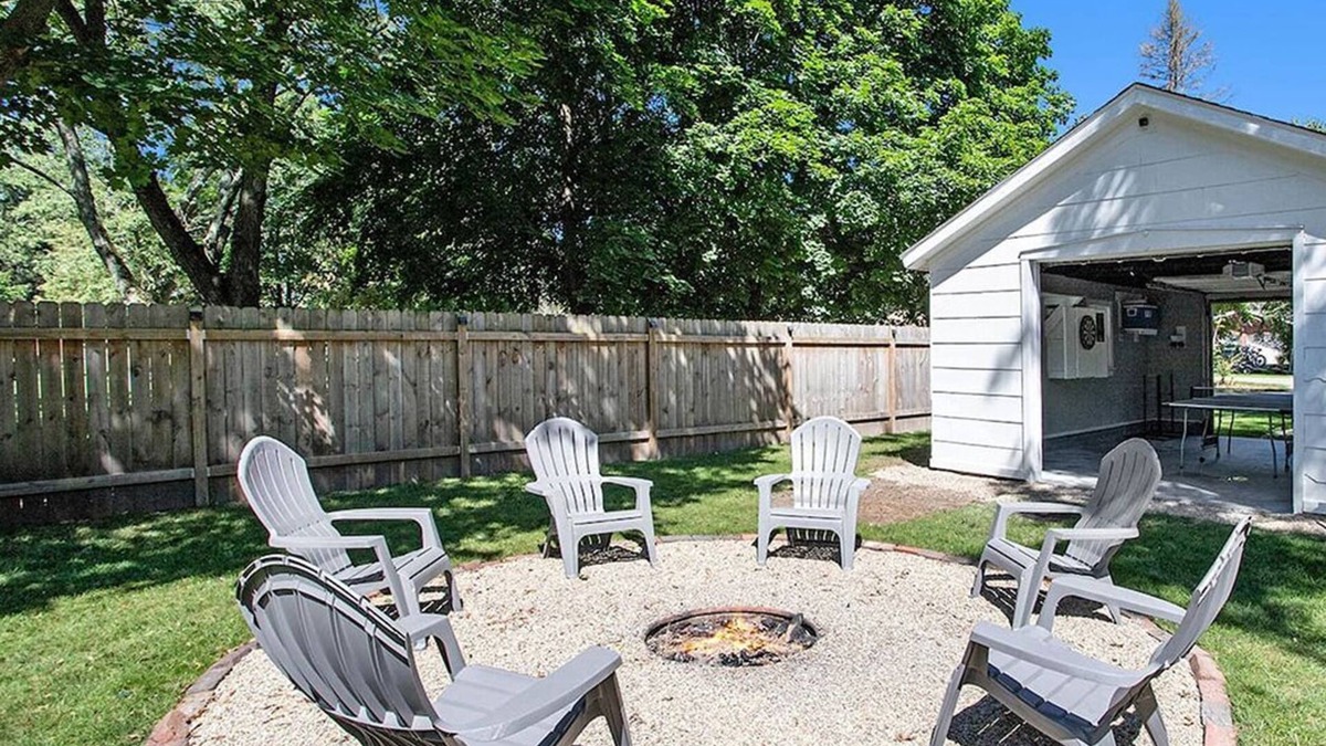 Saint Joseph House | Amazing Southshore Retreat * Game Room & Fire pit