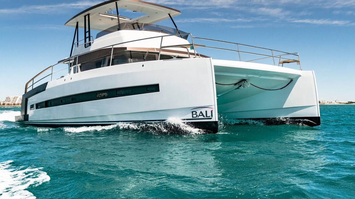 Boca Chica Boat Rental | Amazing spacious catamaran for Pacific-island cruising