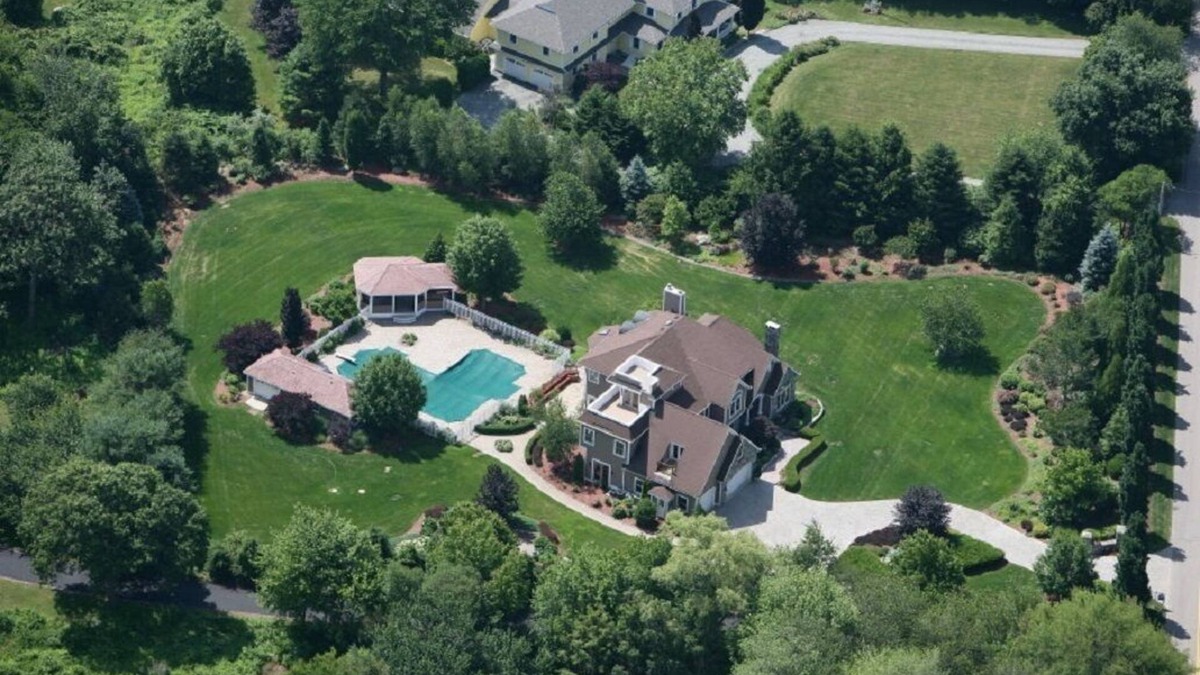 Mystic - New London House | Amazing Stonington Estate With Huge Heated Saltwater Pool