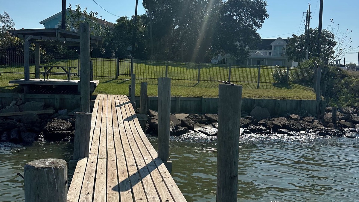 Bacliff House | Amazing sunsets! 6 person hot tub & private 270’ lighted fishing pier!