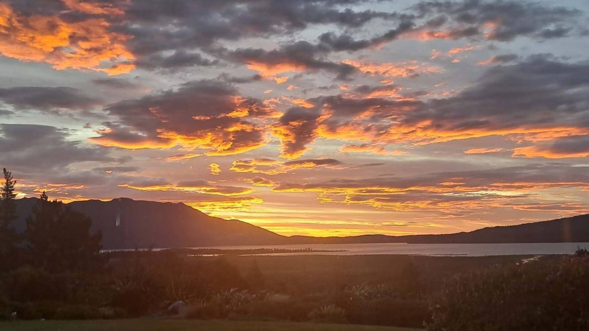 Moana House | Amazing Sunsets & Trout Fishing Lake Brunner