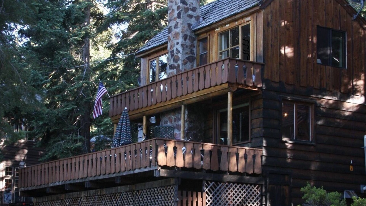 Tahoma Cabin | Amazing Tahoe Cabin - Short Walk to Sandy Beach