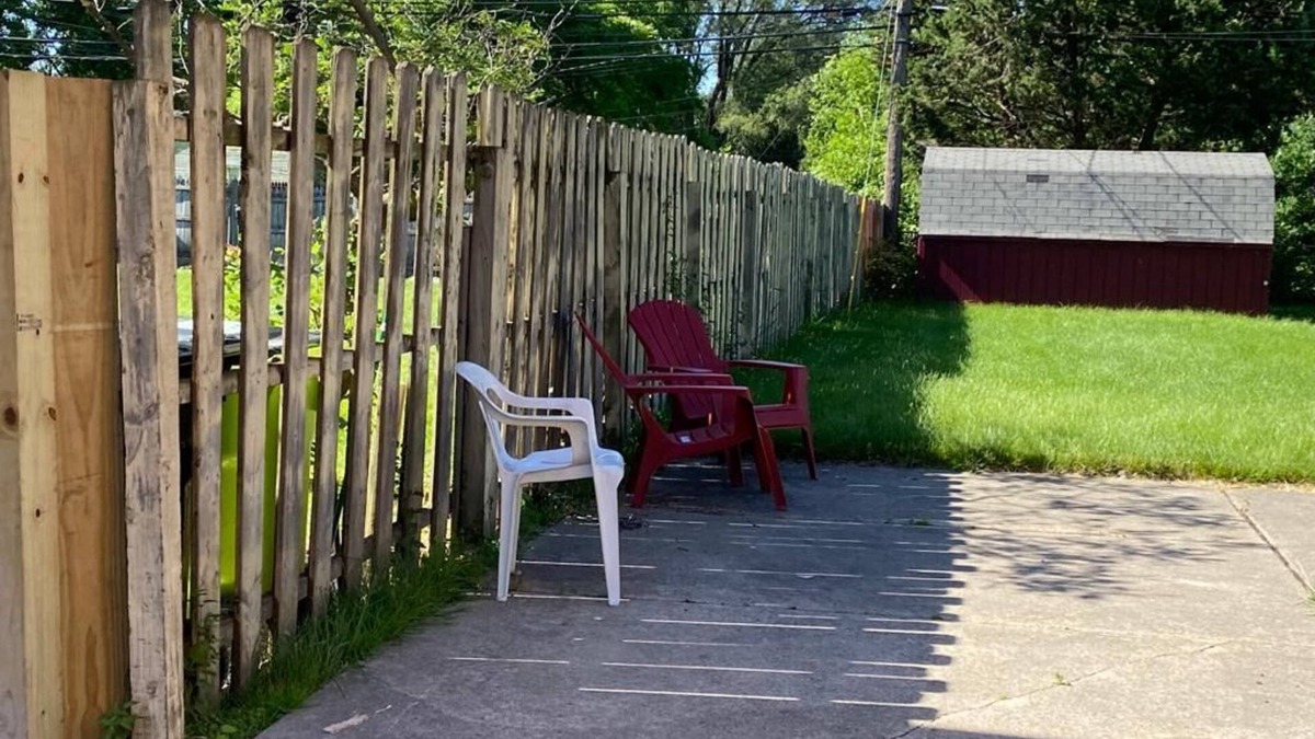 Roseville House | AMAZING TOWNHOUSE BY HIGHWAY & SHOPS LOTS OF FREE PARKING! Long term discounts!