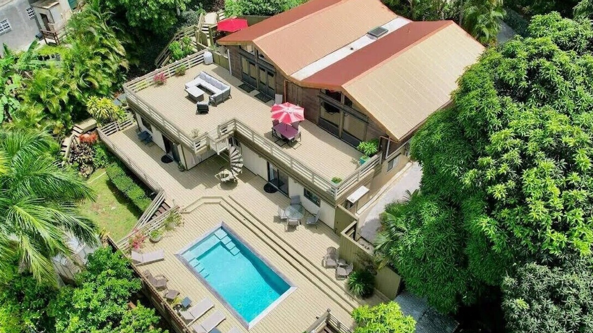 Estate Solberg House | Amazing Tri-Plex Style House with Pool in St Thomas-Northside