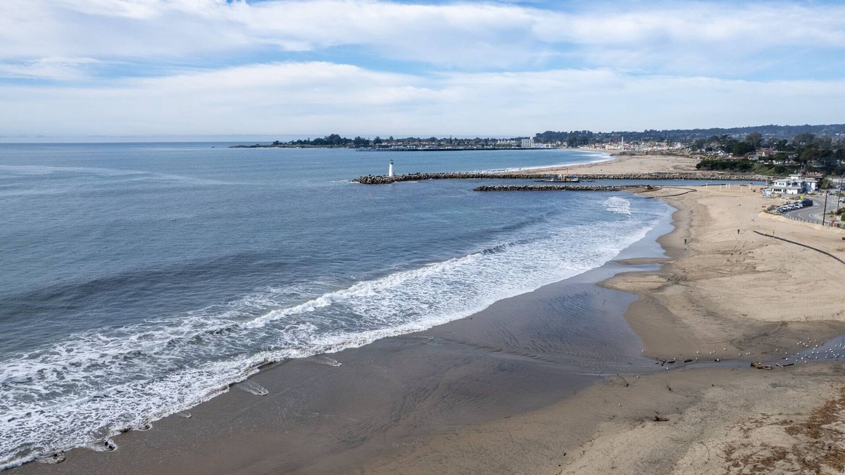 Eastside Santa Cruz Cottage | Amazing Twin Lakes Beach Views