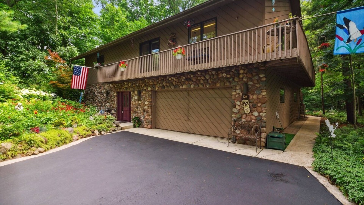Fontana House | AMAZING LAKE GENEVA ABBEY SPRINGS HOME + HOT TUB + 2 GOLF CARTS!
