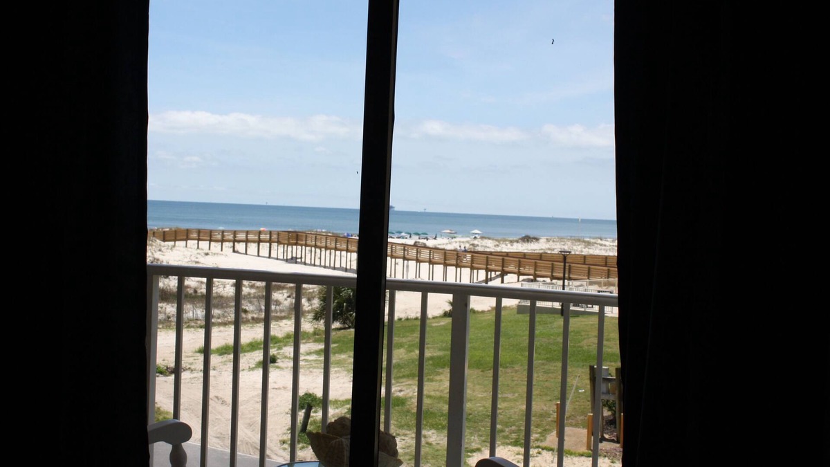 Alabama Gulf Coast Condo | Amazing View and Cool Beach Vibe