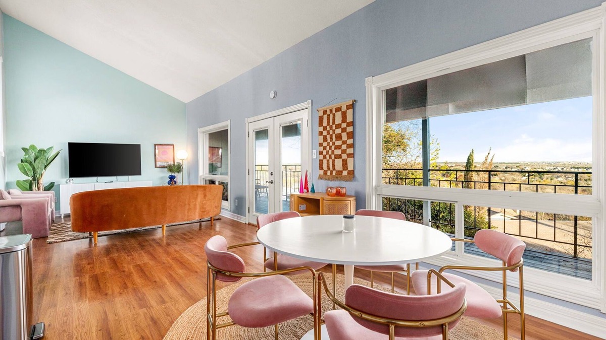 Pecan Springs Springdale House | Amazing View, Spacious, Safe & Quiet Stay!