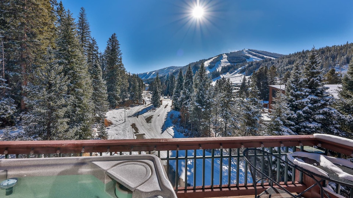 Old Town Condo | AMAZING VIEWS and PRIVATE Hot Tub! Walk to Winter Park Resort!