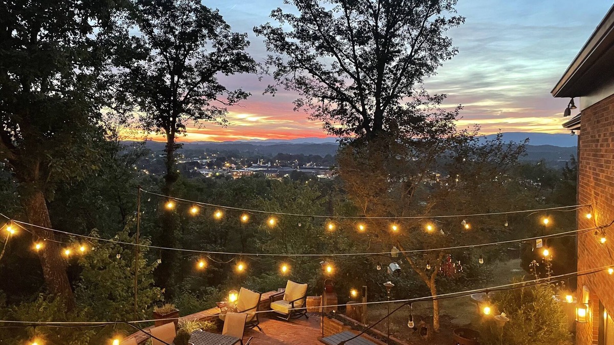 Bristol House | AMAZING VIEWS~ ENTERTAINMENT PATIO~ Groups & Kid Friendly~ BMS & R&R Welcome!