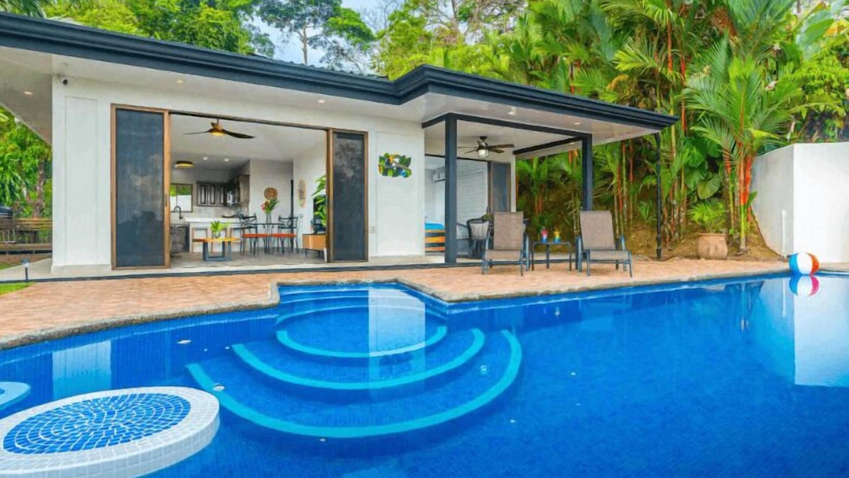 Ciudad Cortes House | Amazing views of Ojochal and Pacific Ocean-Walk to restaurant-private-Gated-Pool