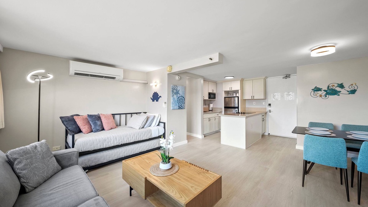 Diamond Head - Kapahulu - St. Louis Condo | Amazing Views Waikiki Beach 28th Floor 1 Bedroom Family and Group Condo