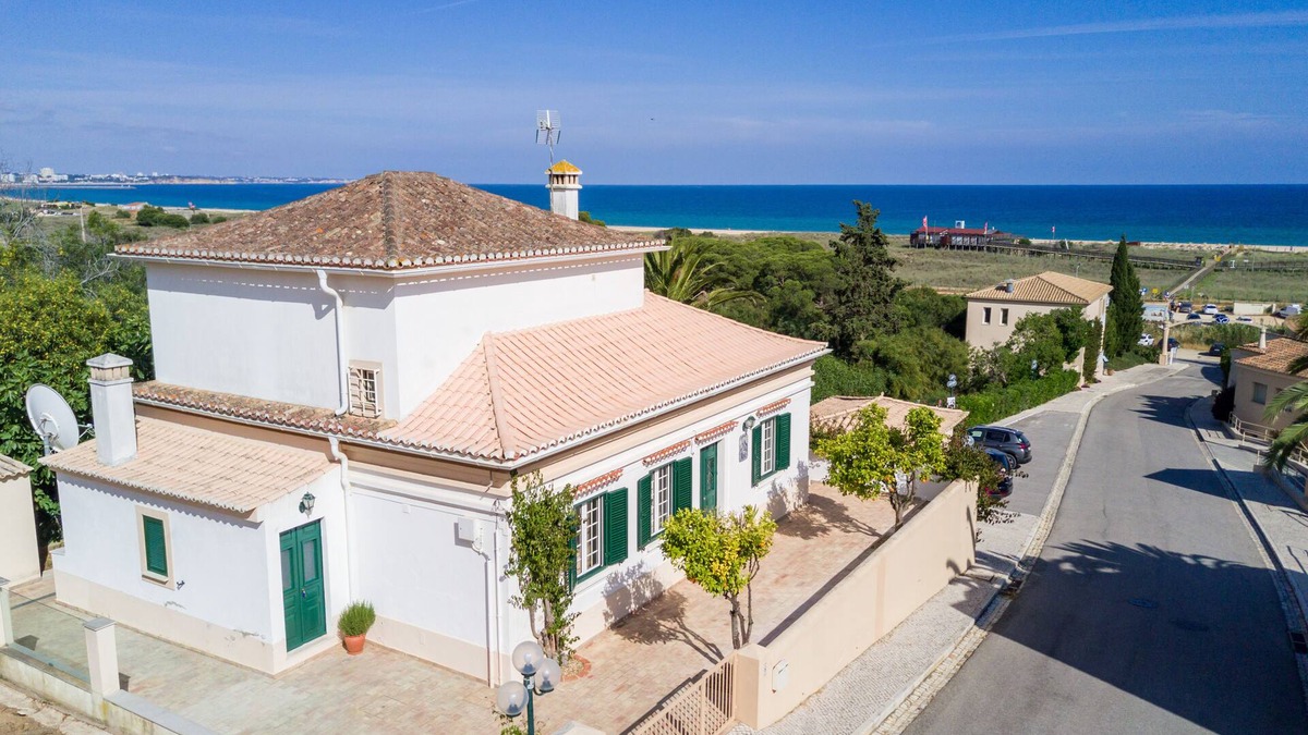 Meia Praia Villa | Amazing Villa "2 steps away" from the beach
