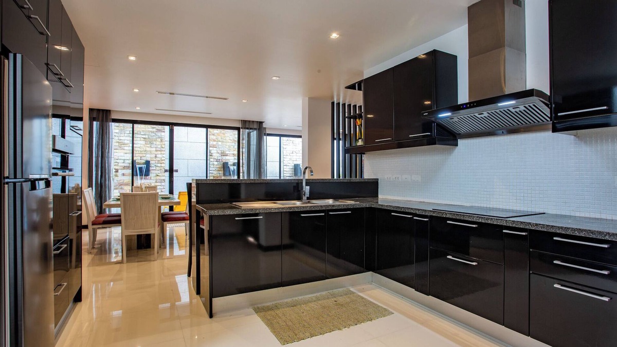 Nai Harn Villa | Amazing villa in Nai Harn with jacuzzi and pool. 10 minutes to the beach