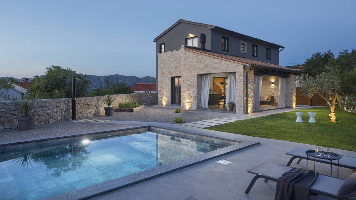 Ripenda Verbanci Villa | Amazing Villa Vizzani, with a Pool