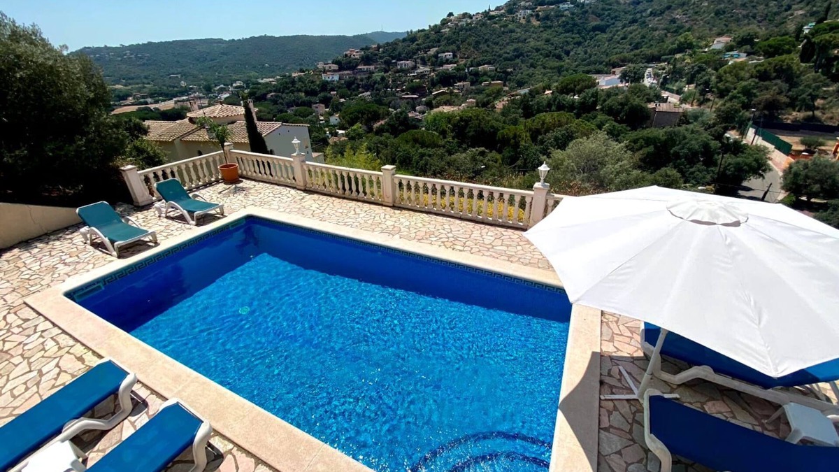 Calonge House | AMAZING VILLA with, chimney, heating, private swimming pool & great views.