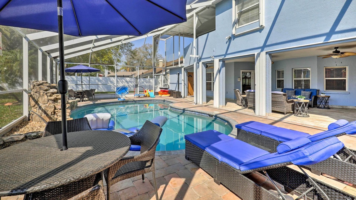 Lake Magdalene Villa | Amazing Villa with Heated Pool, Theatre, Gym, Bar, GameRoom, Office, Bar & More